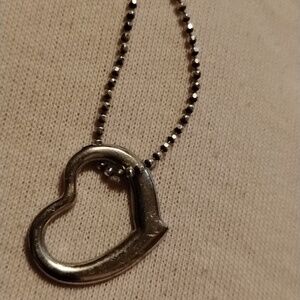 925 Floating Heart On A 925 Beaded Chain,